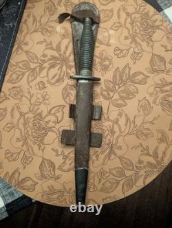 1942 WWII Style Fighting Dagger, Steel Needle Point, Leather, Sheath