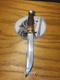 Beautiful KABAR hunting knife with stag antler handle. Collector's piece