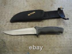 Buck hunting knife 650c marked pat pending very nice used condition. R239