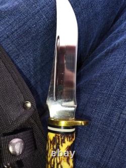 UpSweep Hunter Knife With sleeve