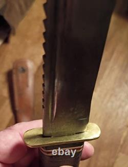 Vintage Ka Bar 1207 USA Fighting Knife Fixed Blade Sawback/ Leather Sheath Read