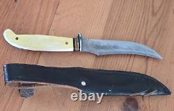 WWII Western 3.25 Fixed Blade Knife Full Tang with Sheath. Very Good Condition