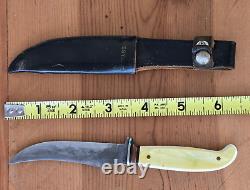 WWII Western 3.25 Fixed Blade Knife Full Tang with Sheath. Very Good Condition